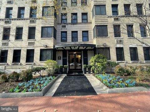 Photo of 1010 25th Street NW #811, WASHINGTON, DC 20037 (MLS # DCDC2244940)