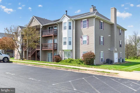 102 Timberlake Terrace Unit 11, Stephens City, VA MLS: VAFV2044326