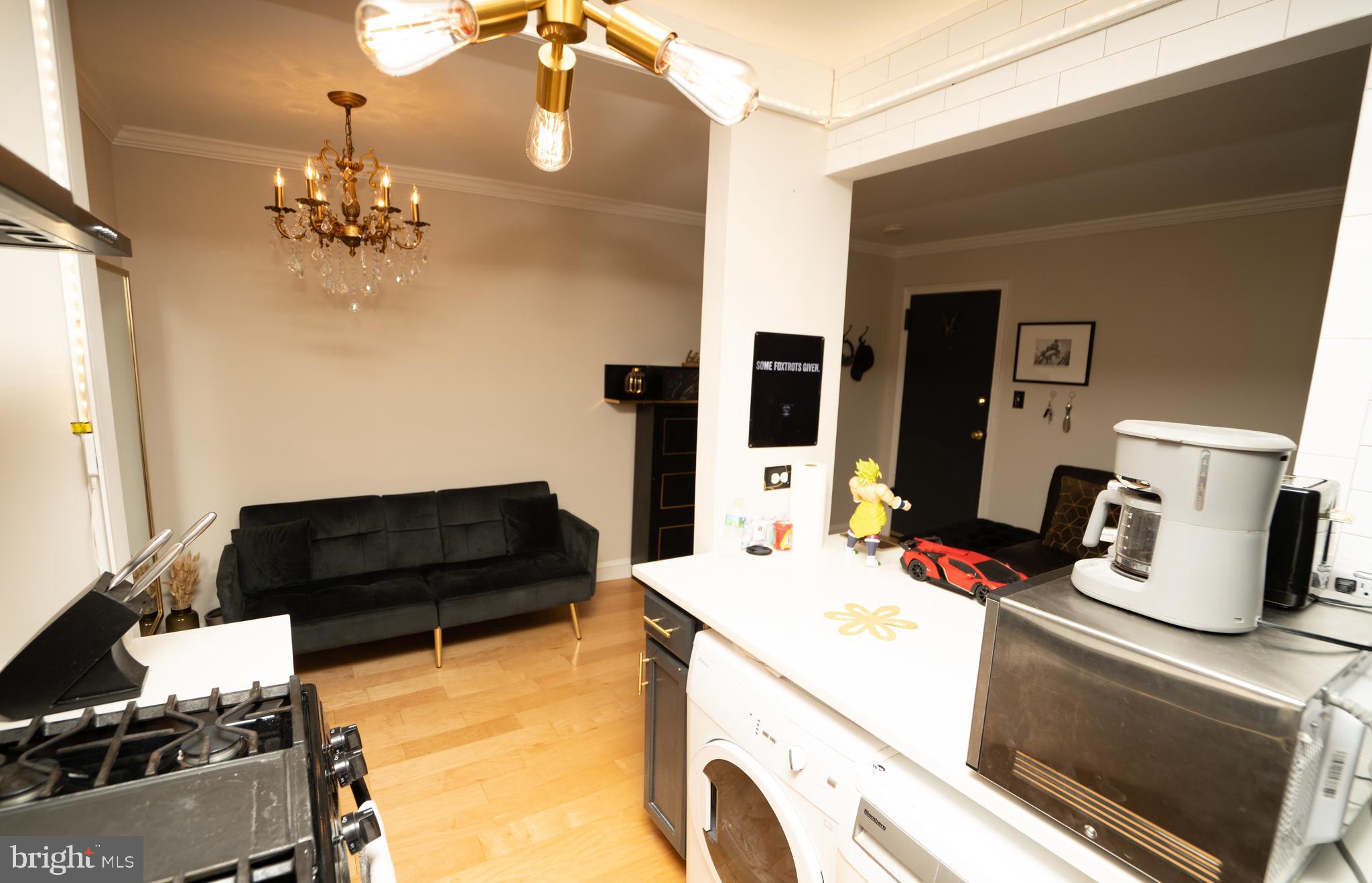 2237 FARRINGTON AVENUE 06-201
