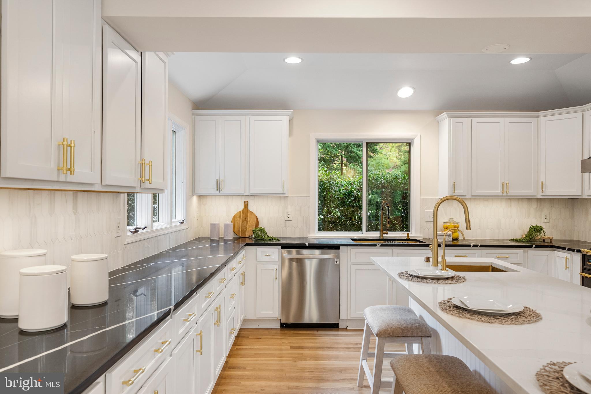 VELVET RIDGE - Residential