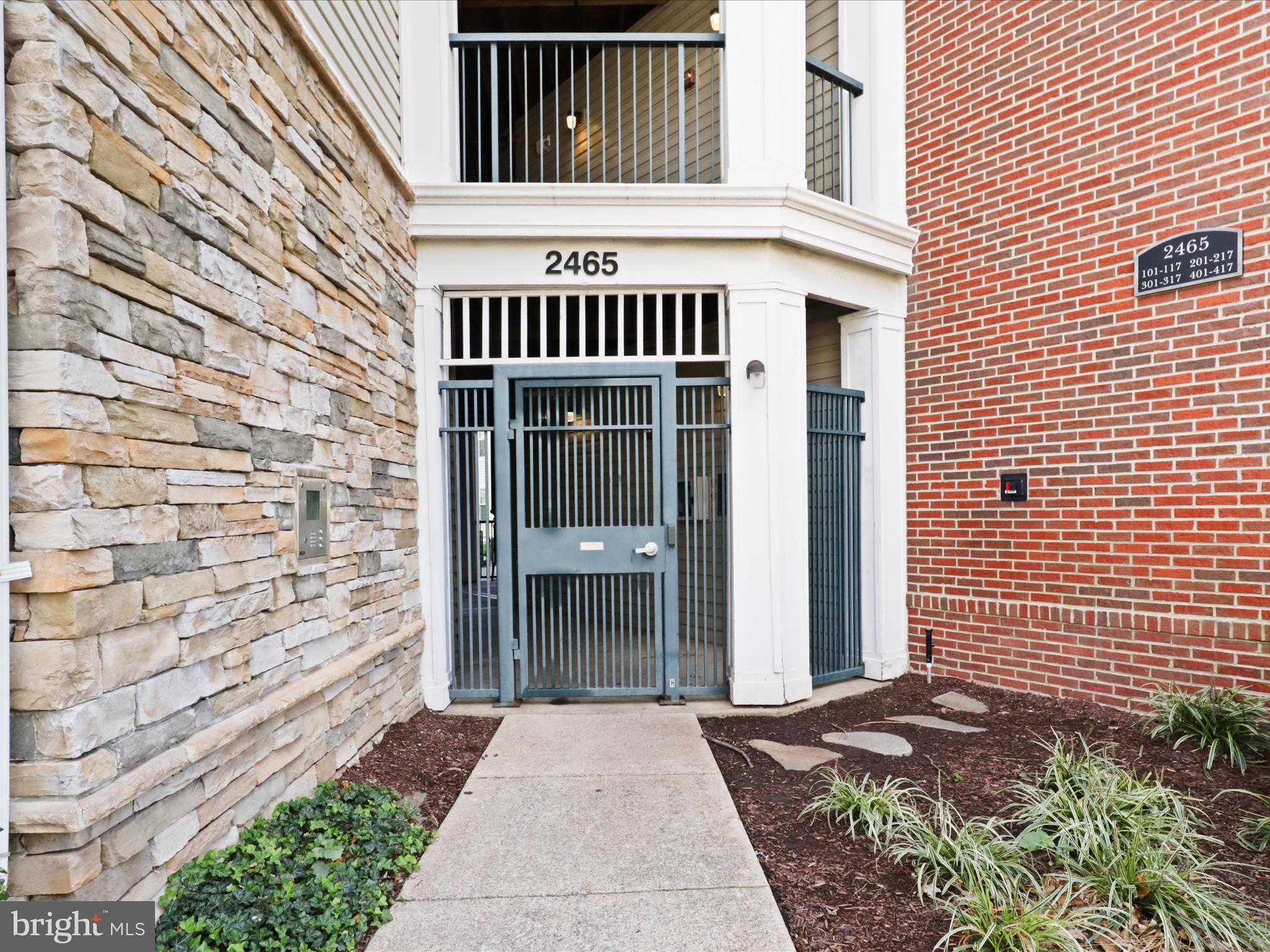 THE GROVE AT ARLINGTON - Residential