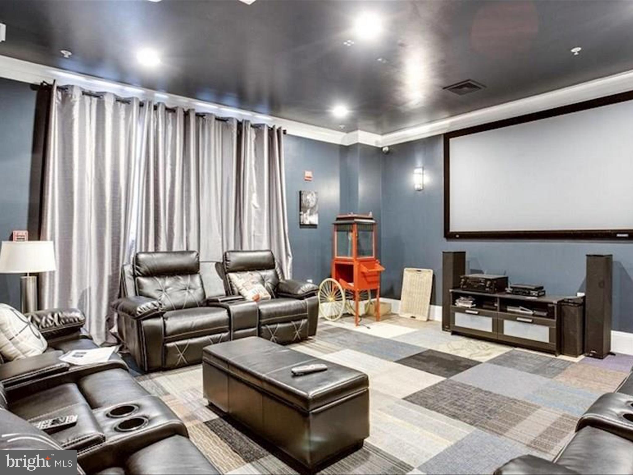 THE GROVE AT ARLINGTON - Residential