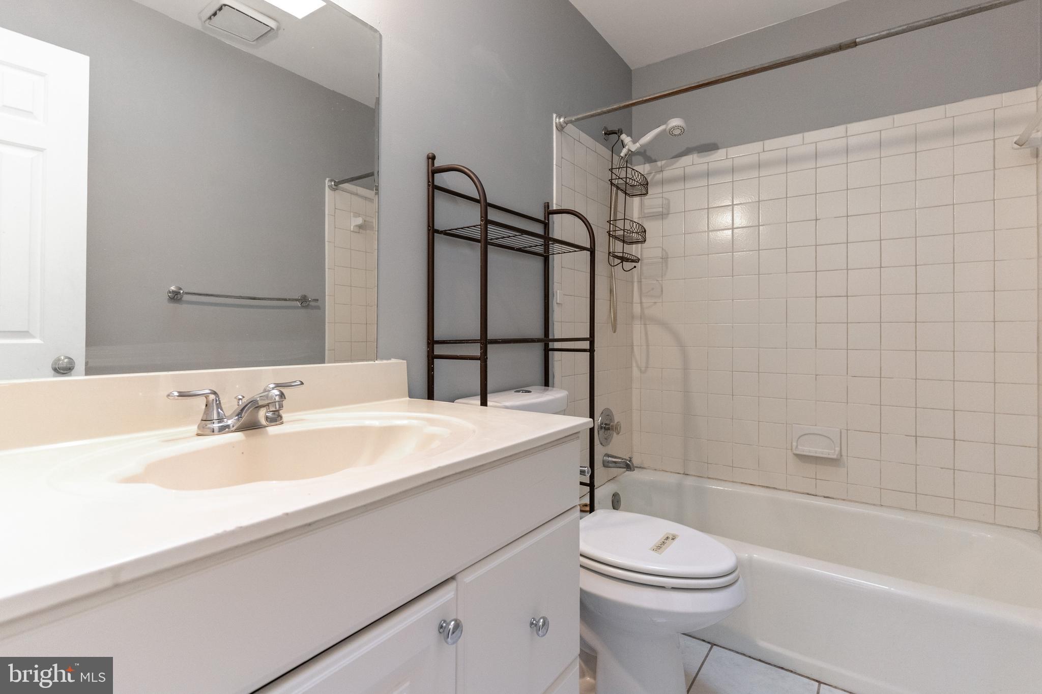 SHERWOOD MANOR - Residential Lease