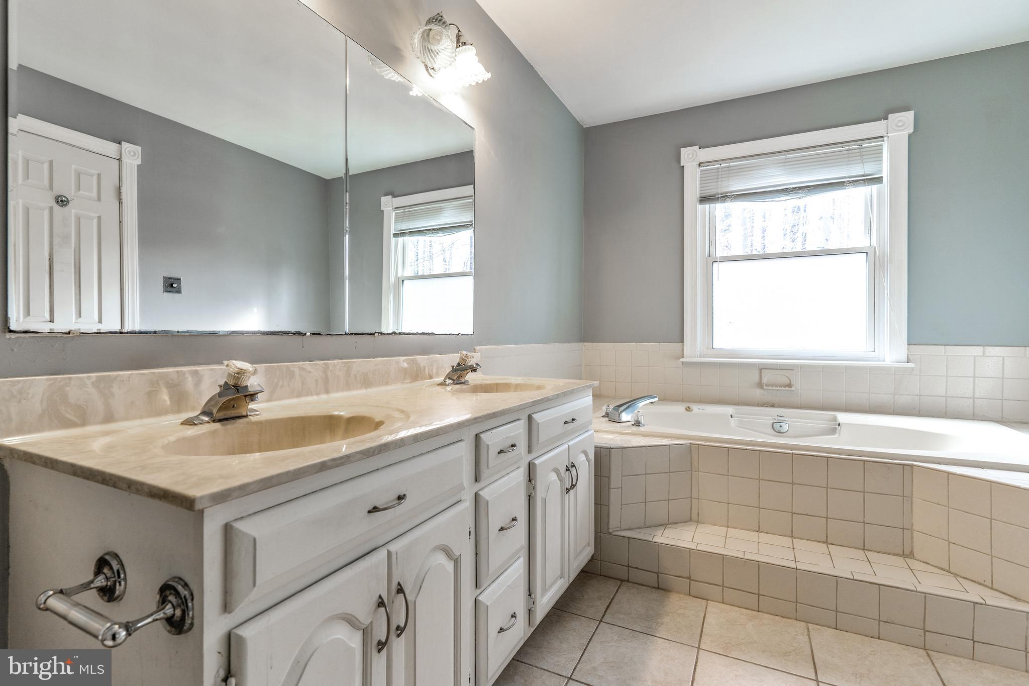 SHERWOOD MANOR - Residential Lease