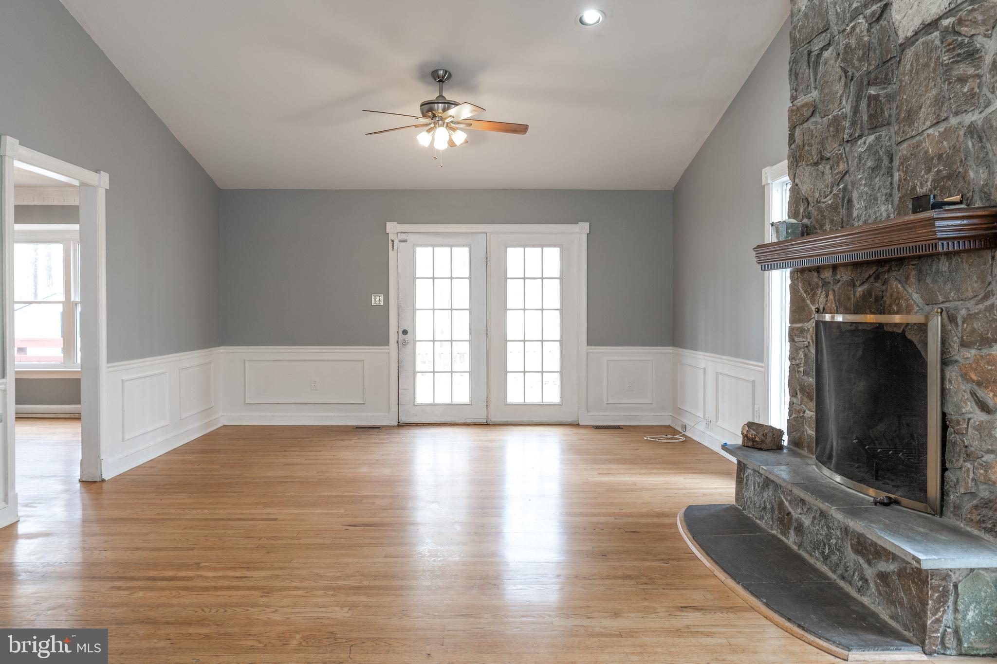 SHERWOOD MANOR - Residential Lease