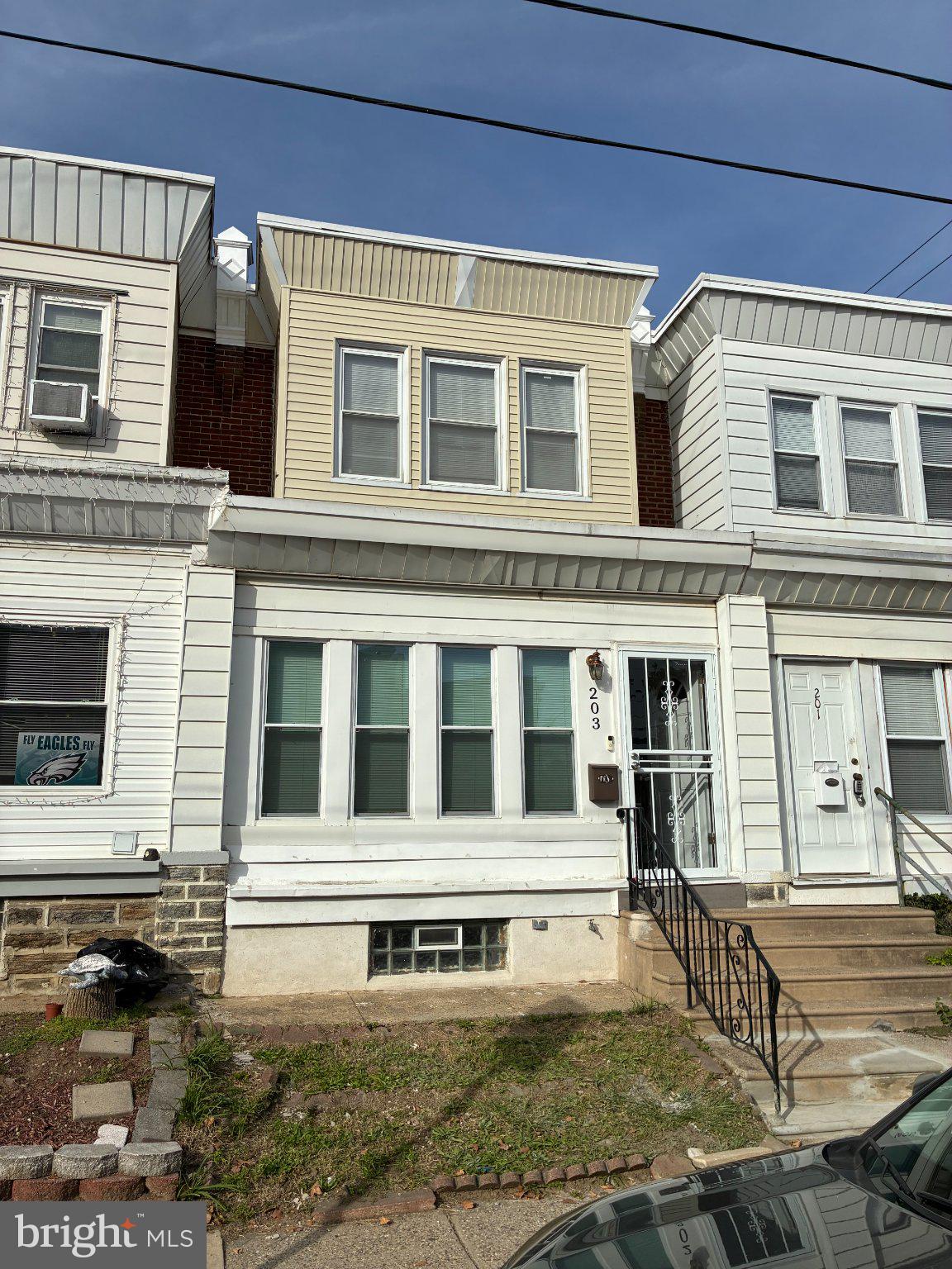 203 W CHAMPLOST AVENUE