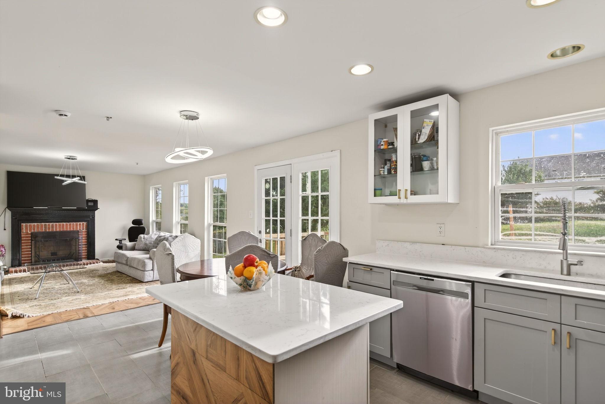 WOODSIDE ESTATES PLAT 1> - Residential