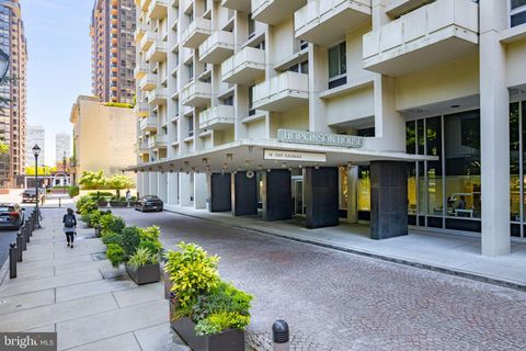 Photo of 604 - 36 S Washington Square #2506, PHILADELPHIA, PA 19106 (MLS # PAPH2585028)