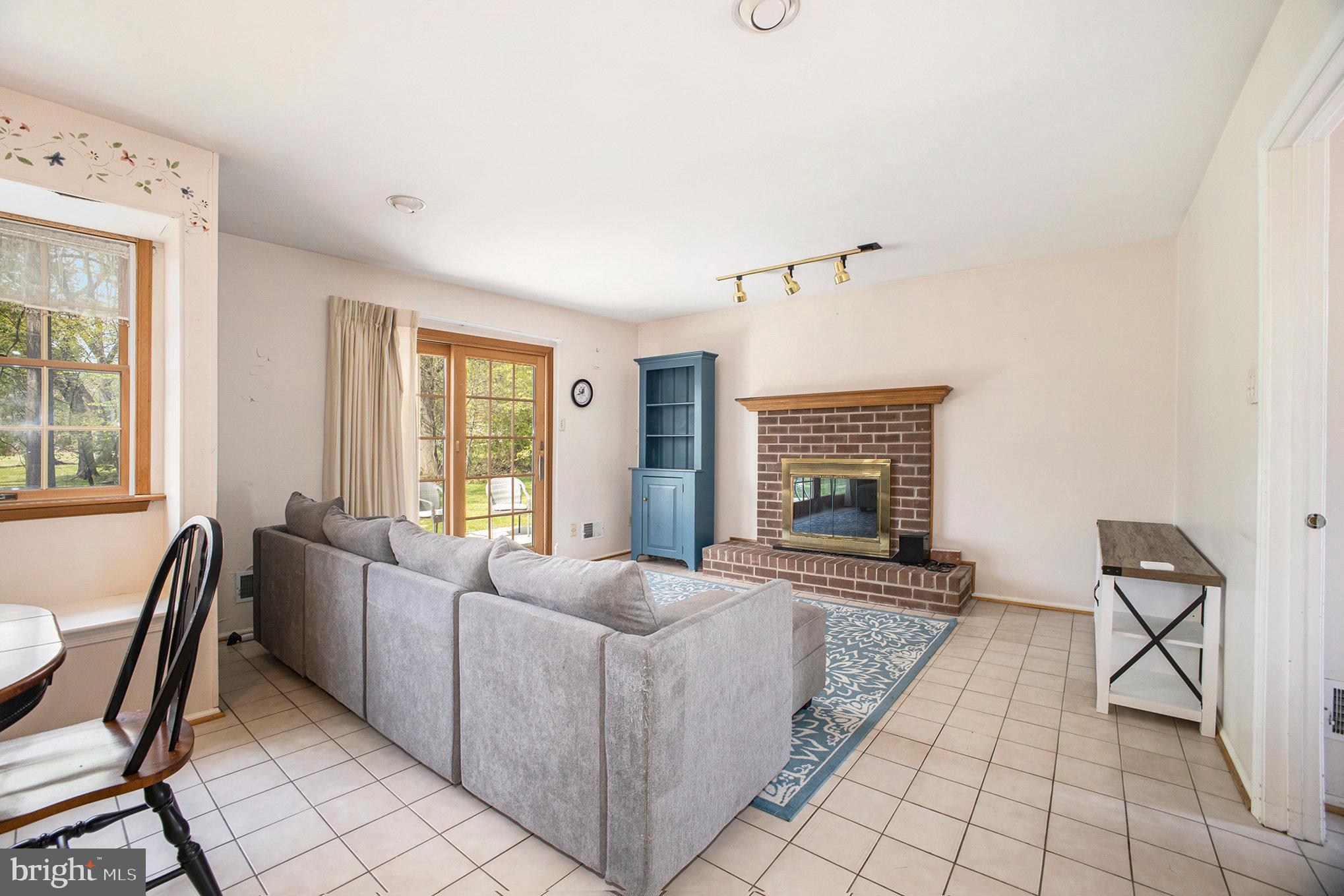 OAKLAND FARMS - Residential