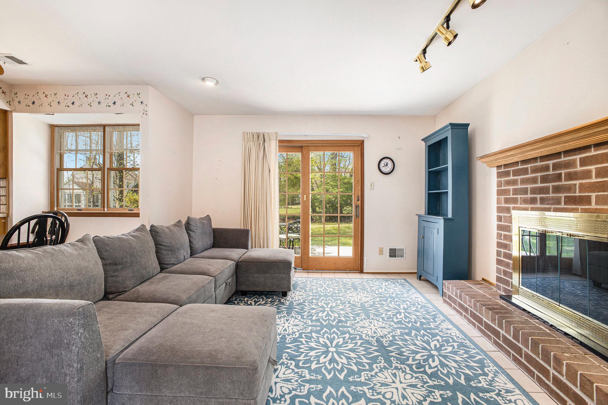 OAKLAND FARMS - Residential