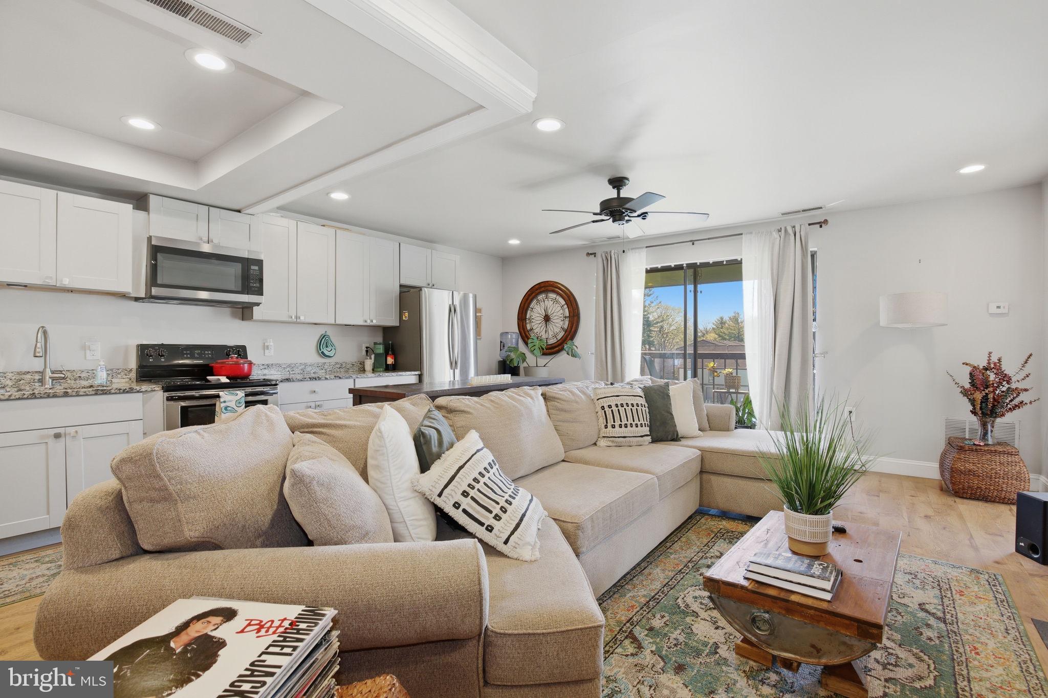 CENTER COURT - Residential