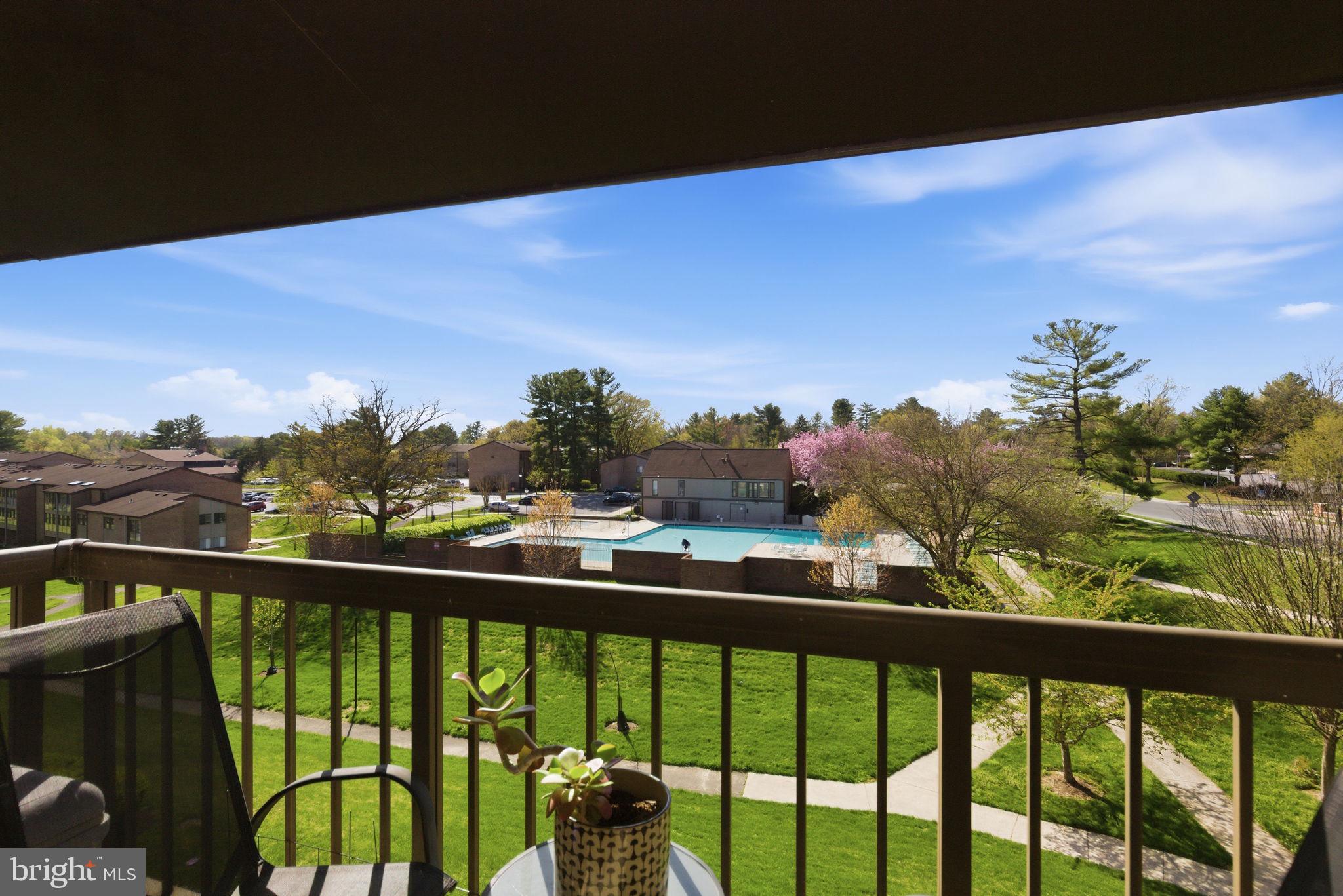 CENTER COURT - Residential