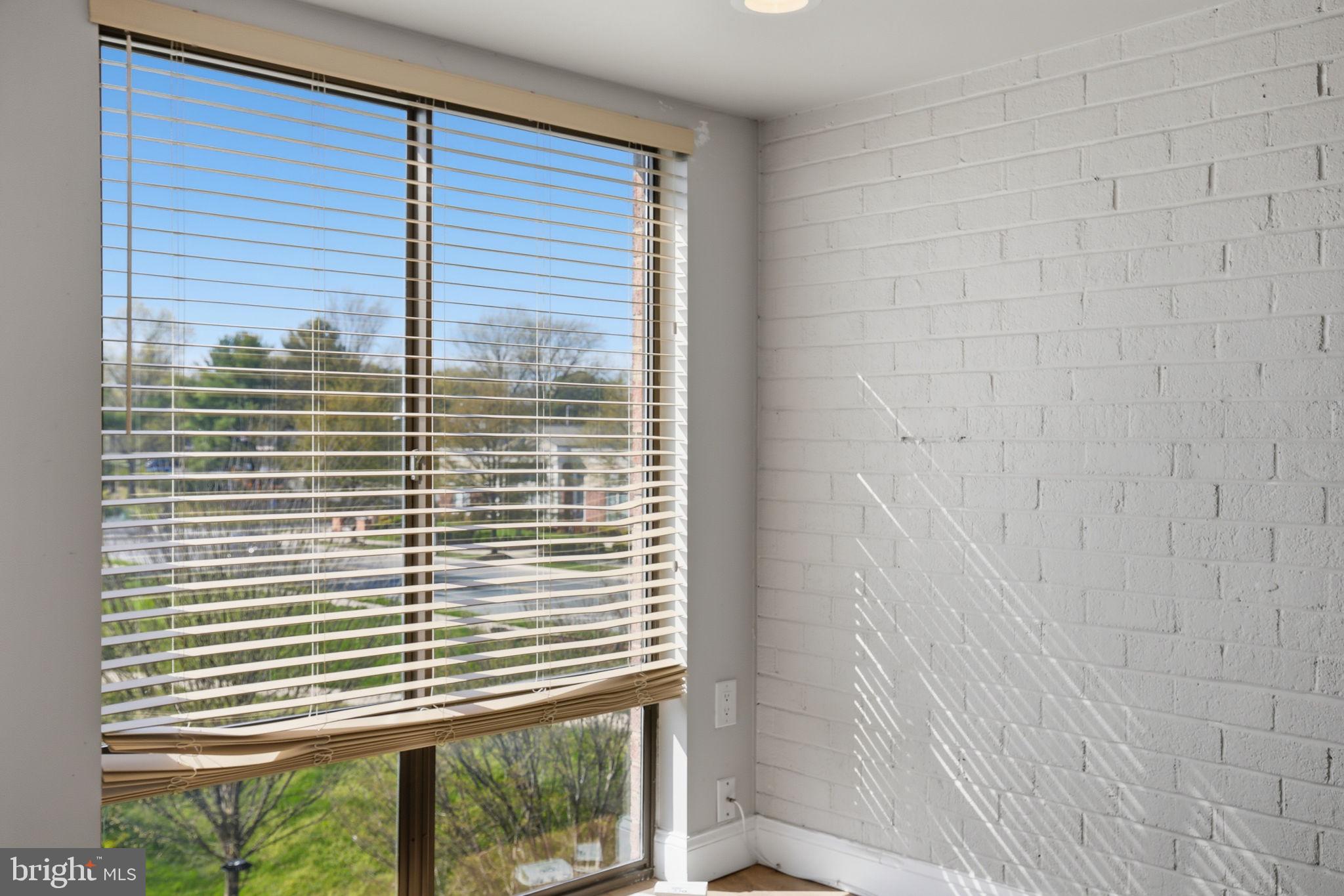 CENTER COURT - Residential