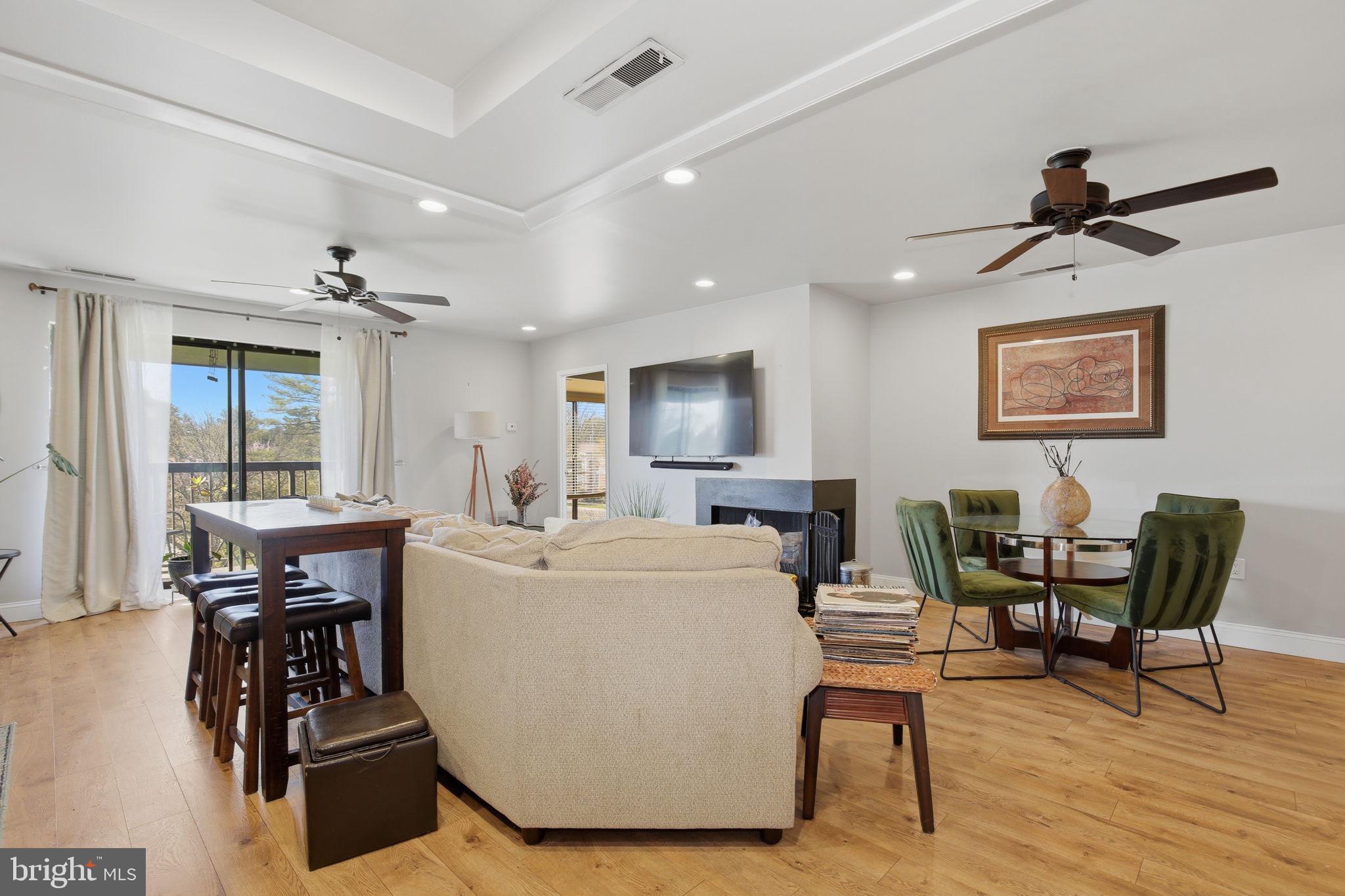 CENTER COURT - Residential