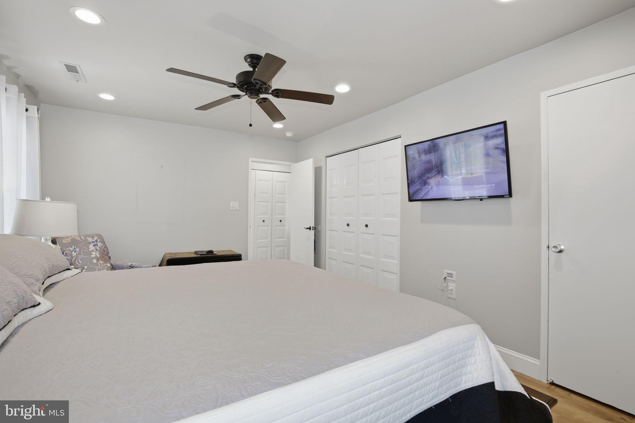 CENTER COURT - Residential