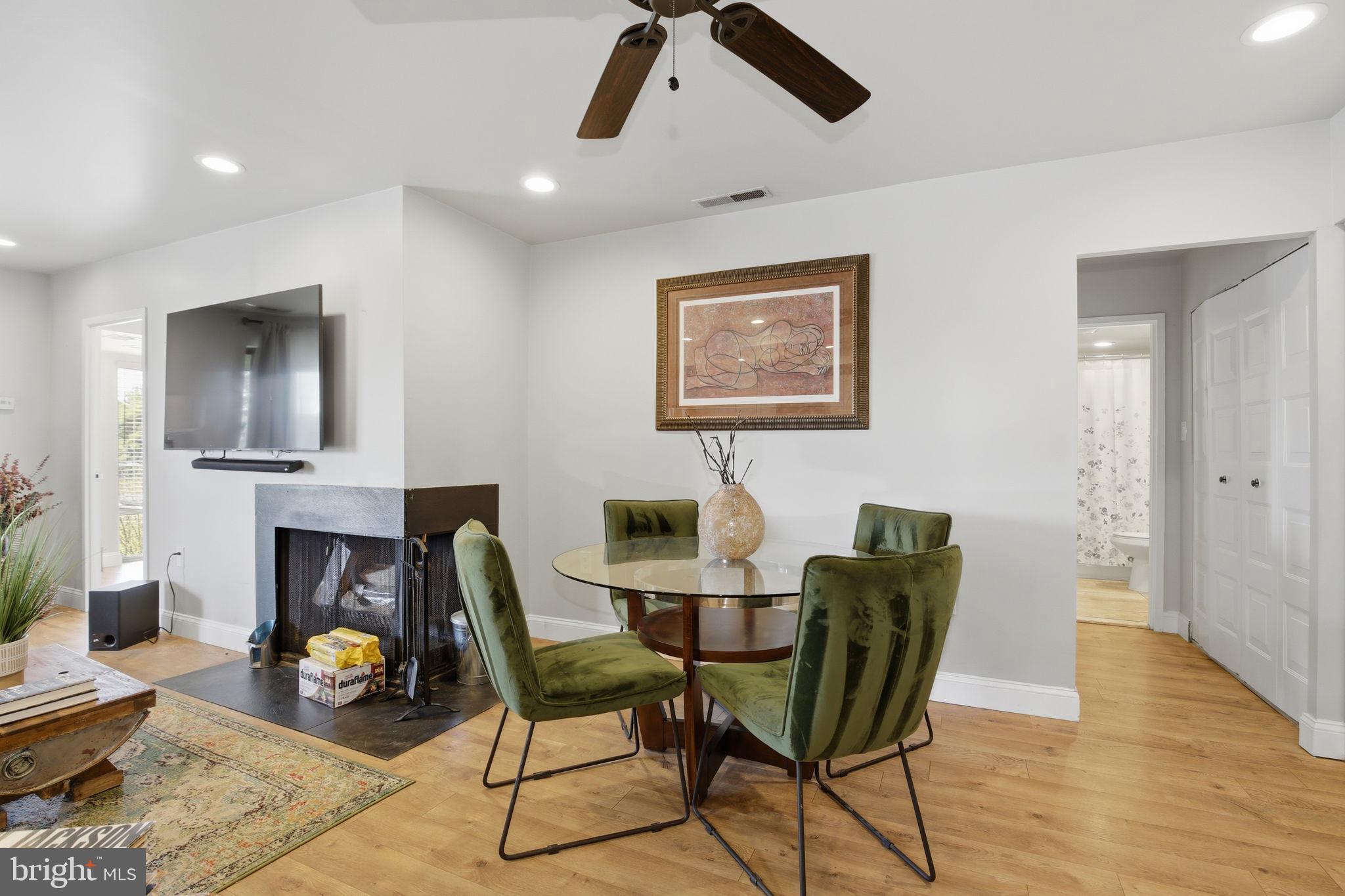 CENTER COURT - Residential