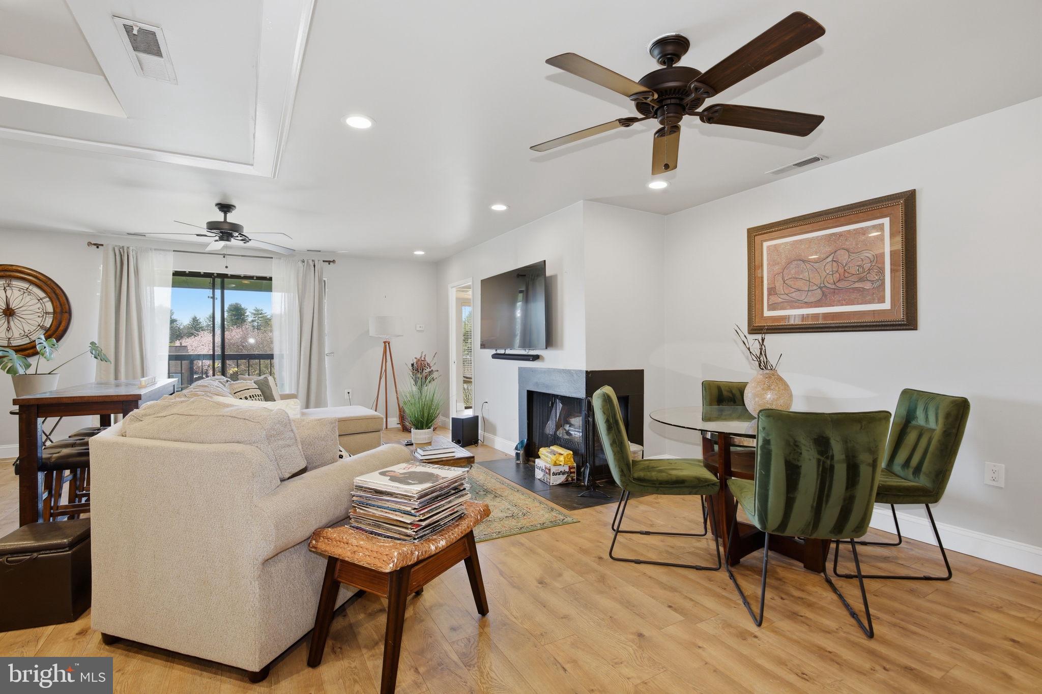 CENTER COURT - Residential