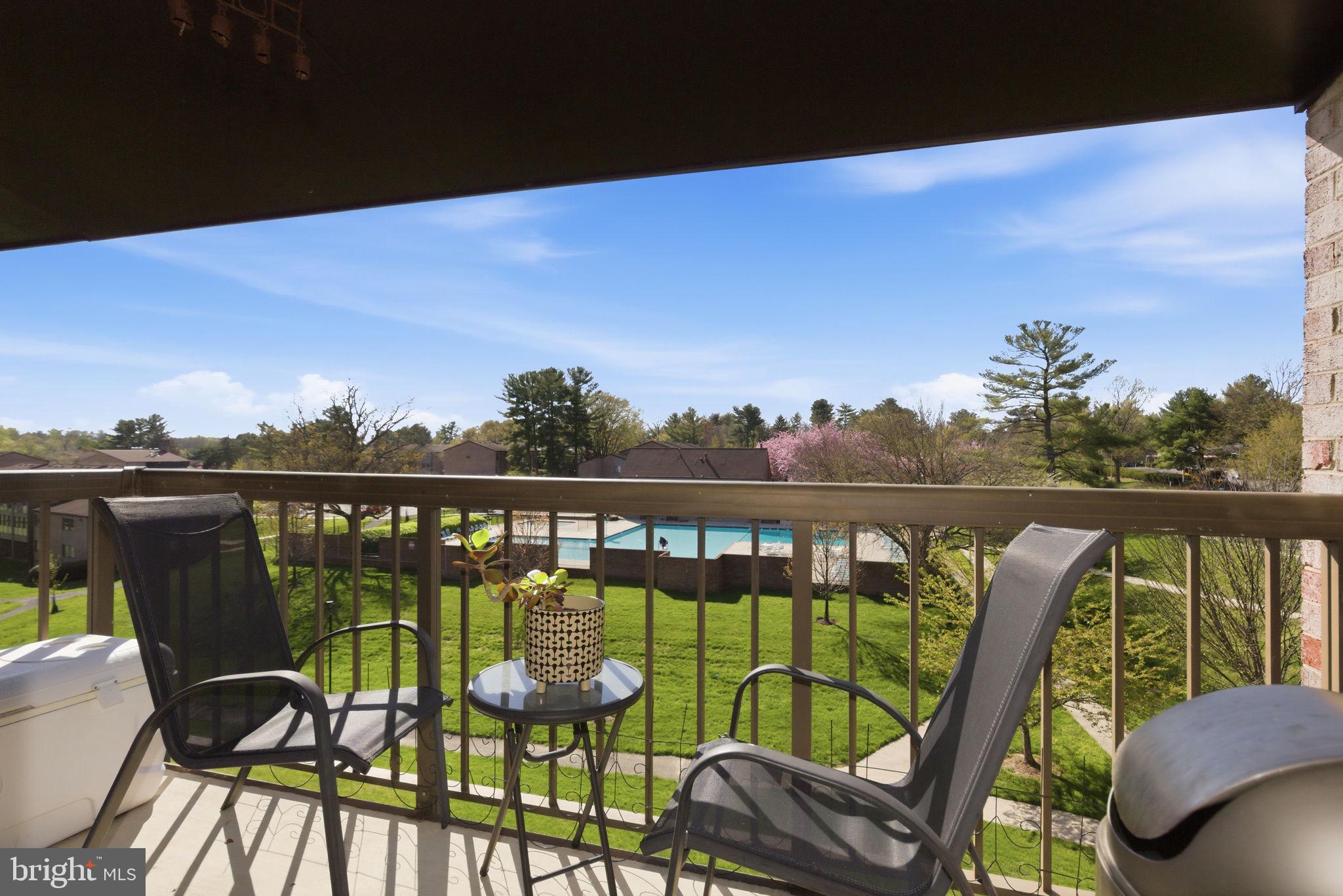 CENTER COURT - Residential