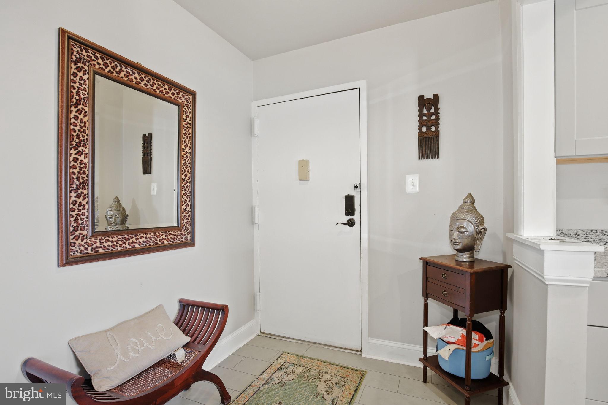 CENTER COURT - Residential