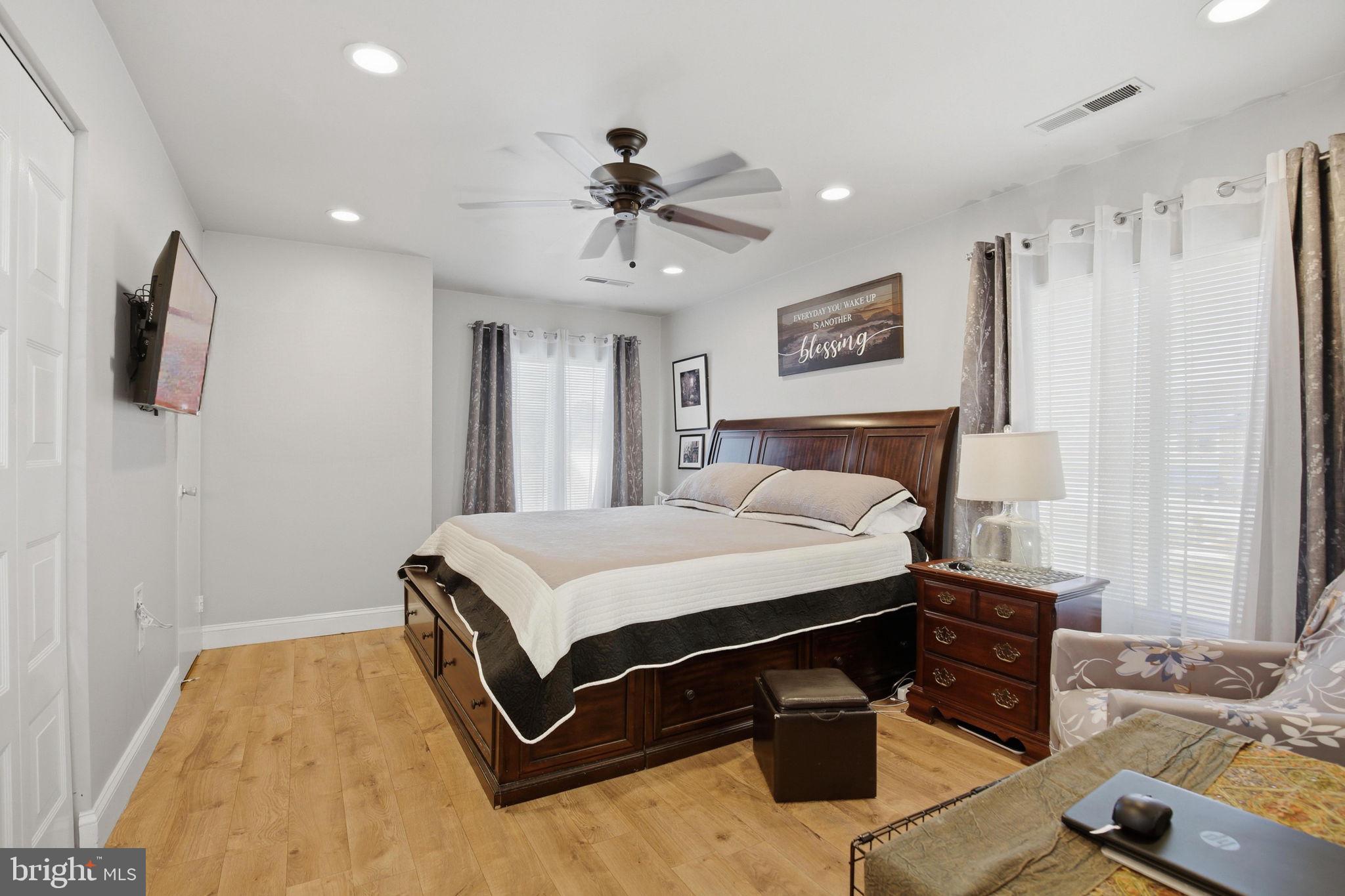 CENTER COURT - Residential