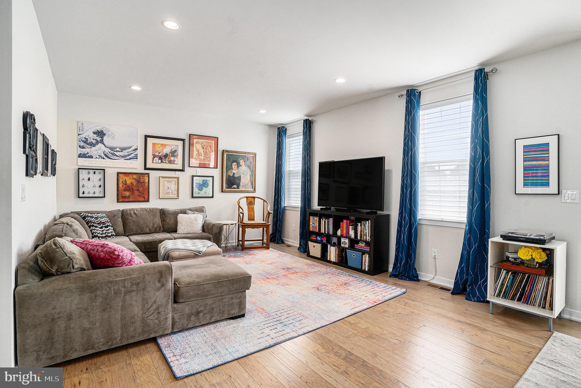 TWIN LAKES - Residential