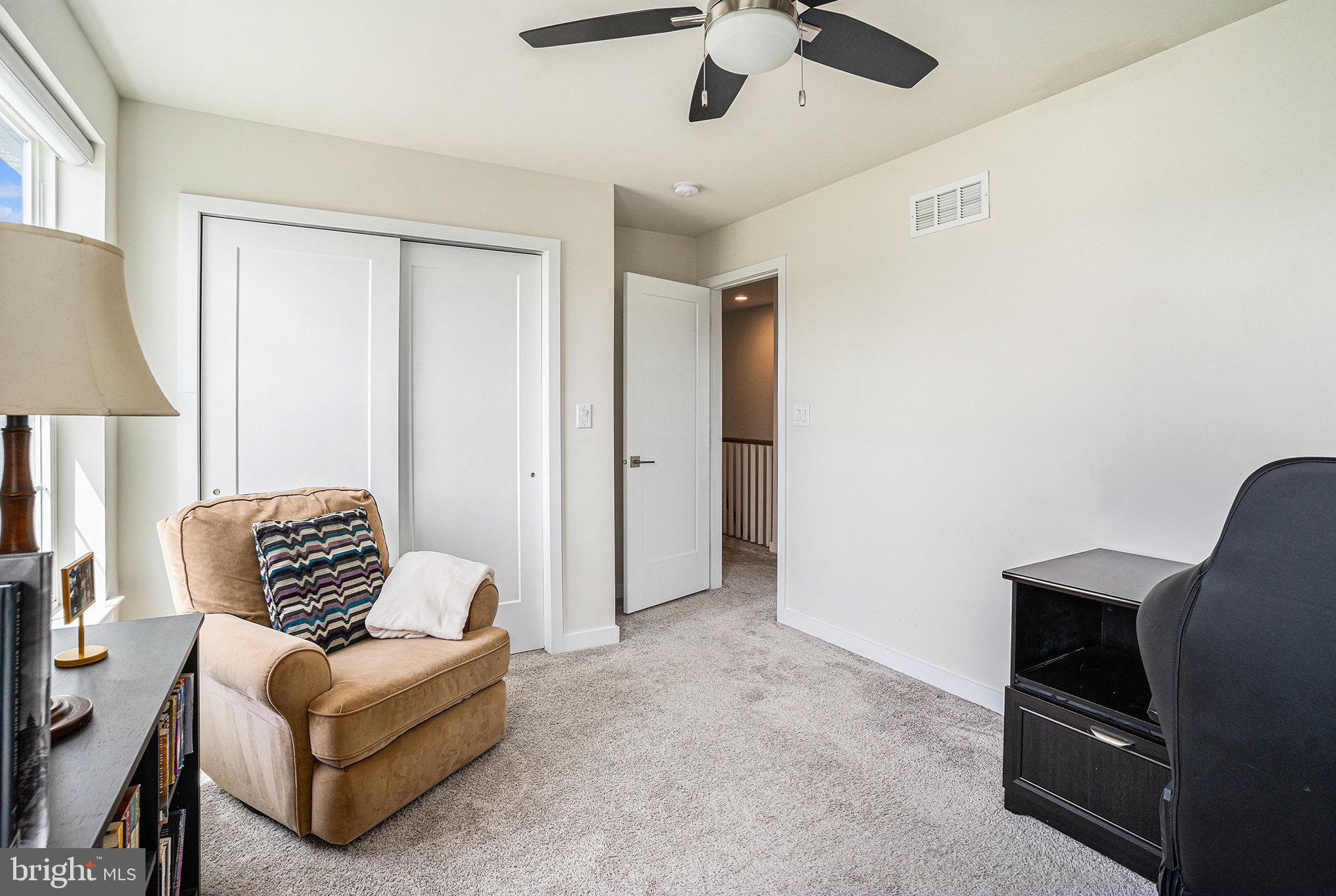 TWIN LAKES - Residential