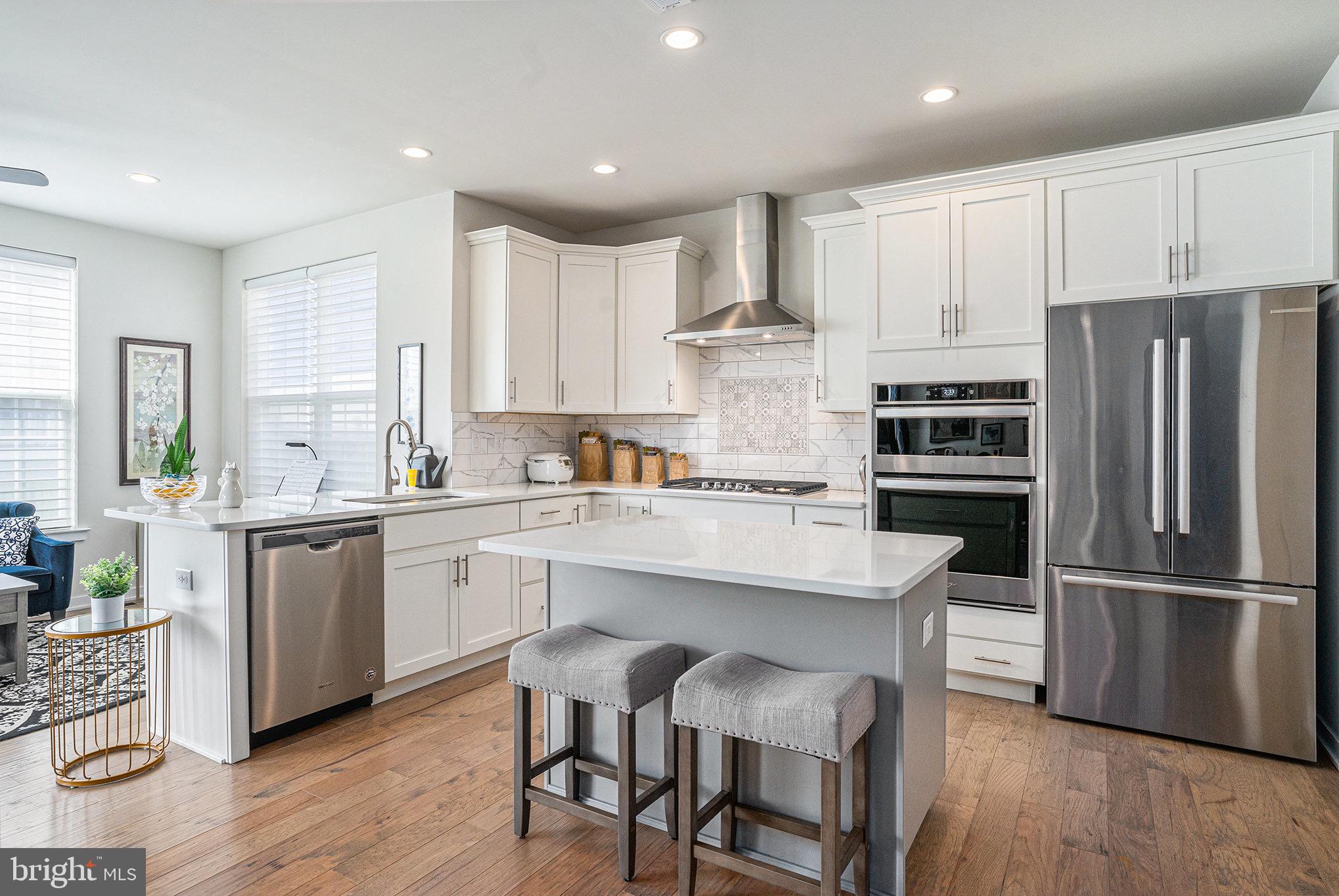 TWIN LAKES - Residential