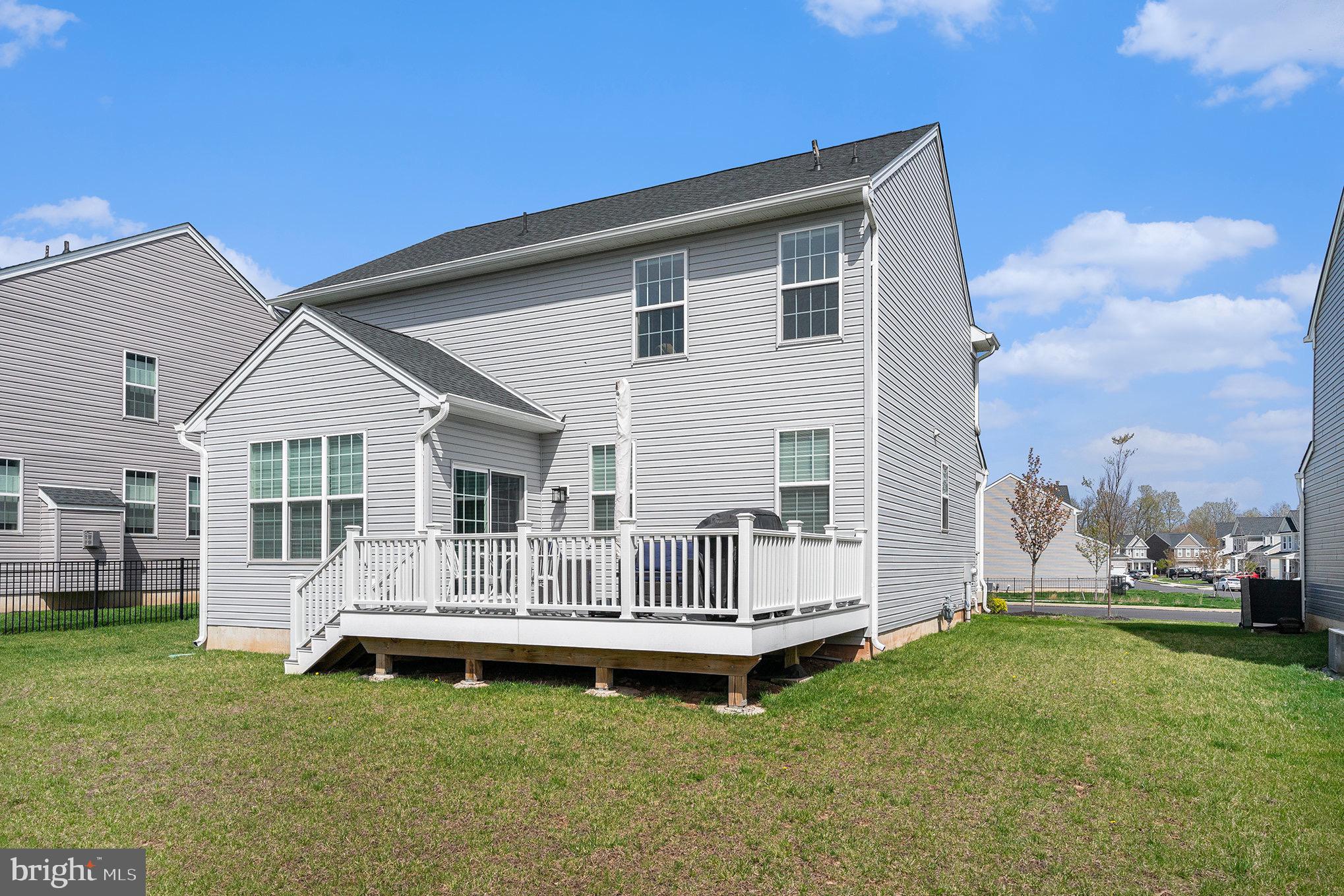 TWIN LAKES - Residential