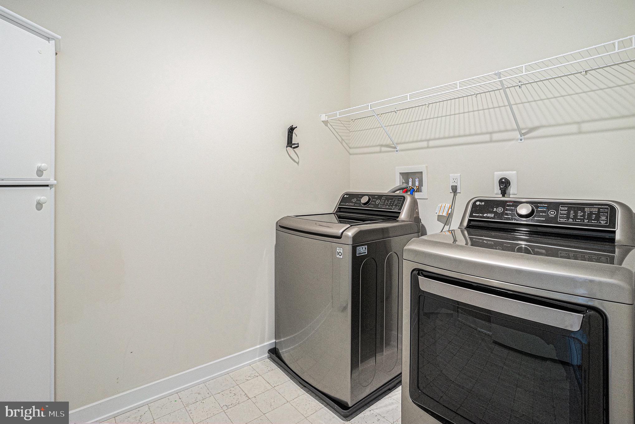 TWIN LAKES - Residential