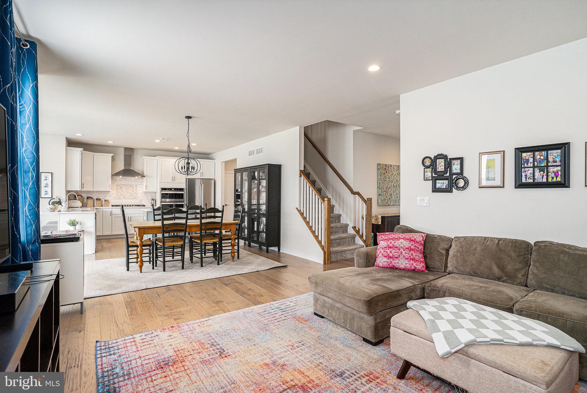 TWIN LAKES - Residential