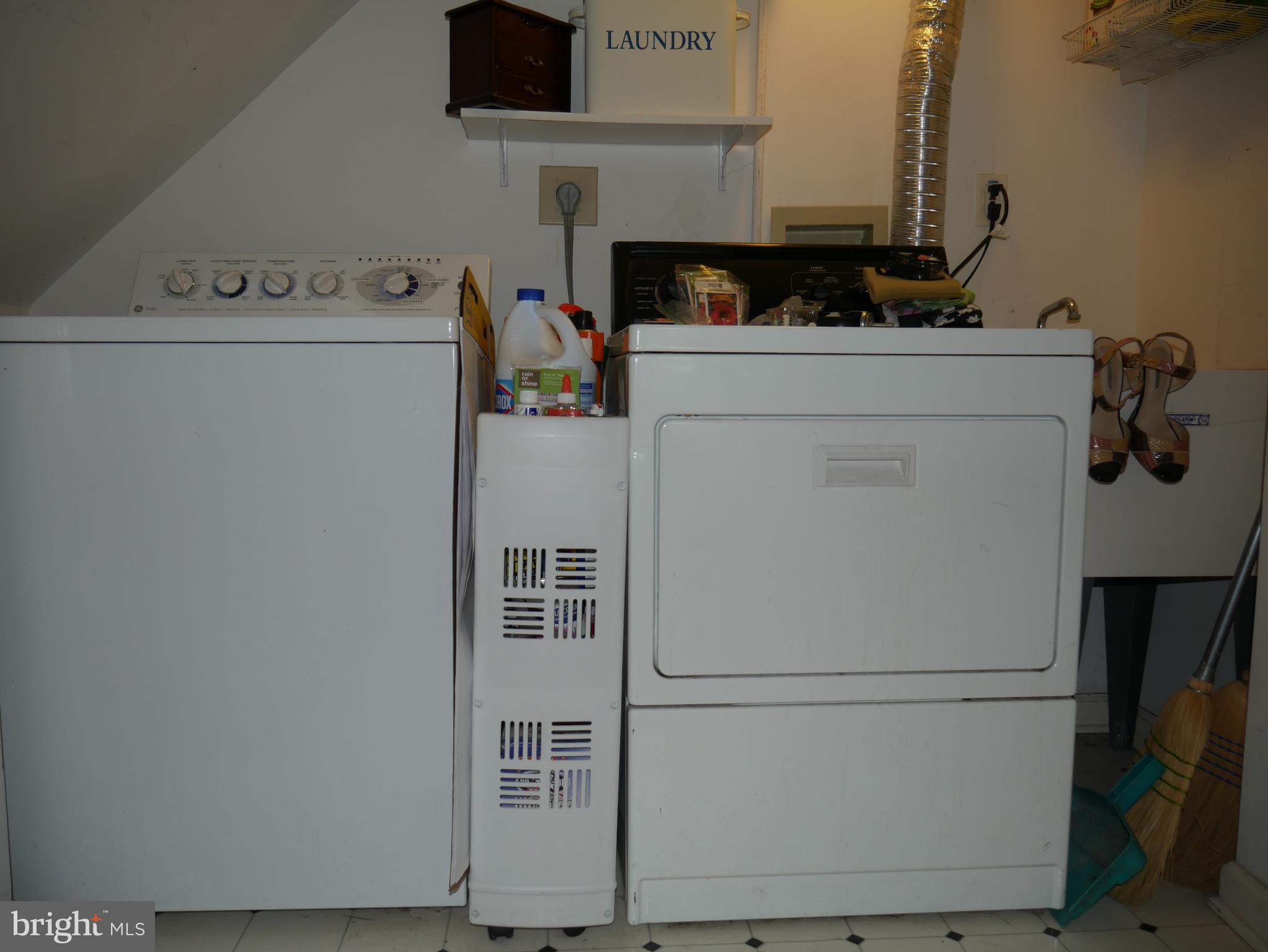 COURTS AT STAFFORD - Residential Lease