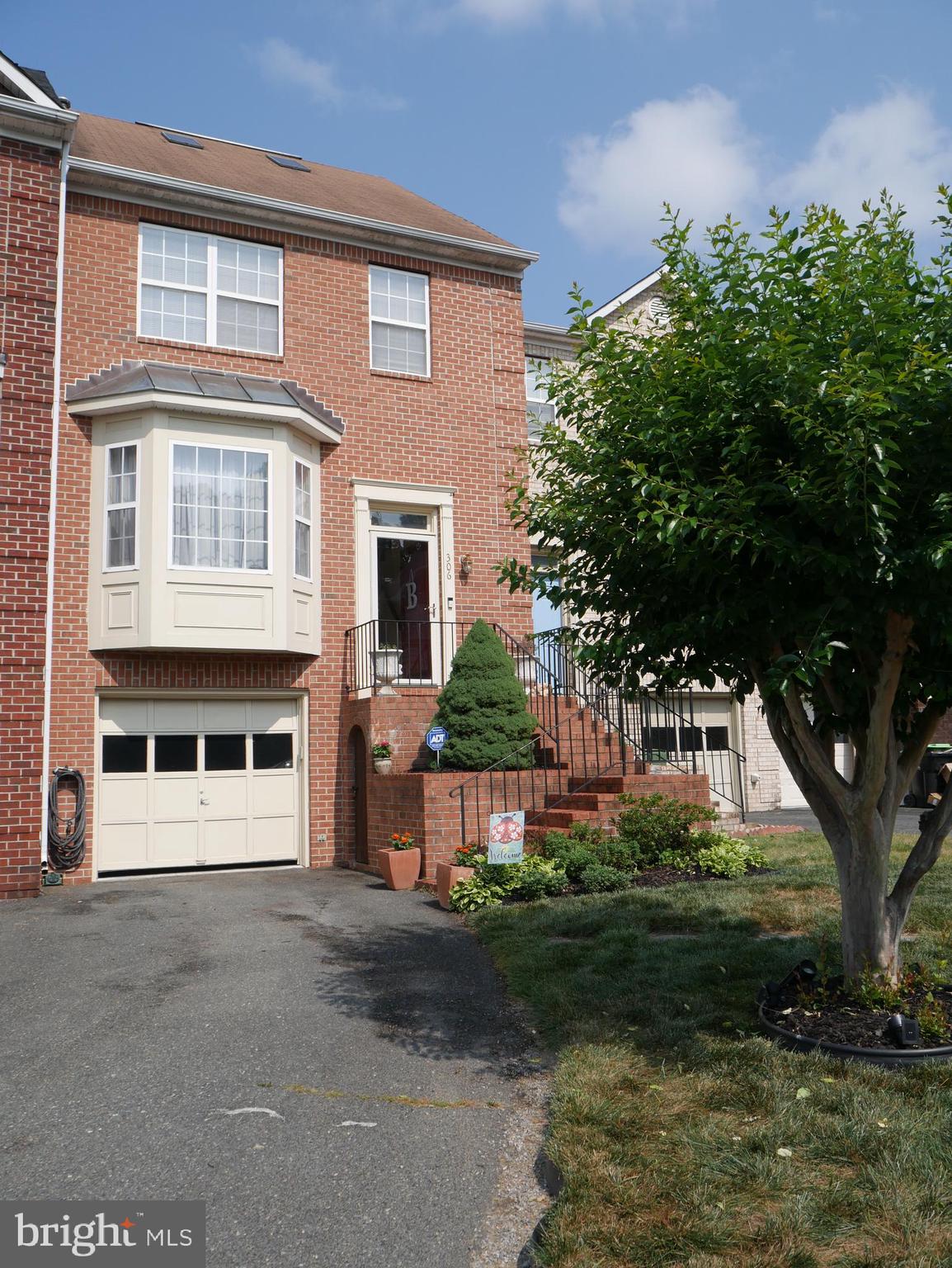 COURTS AT STAFFORD - Residential Lease