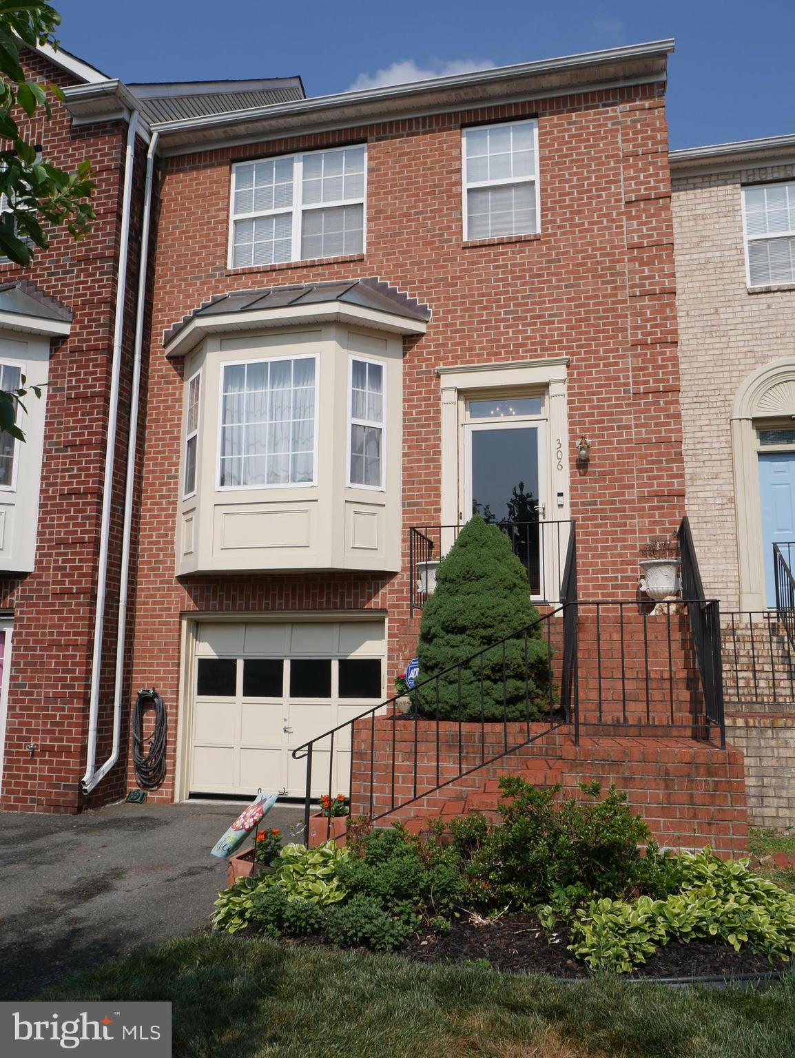 COURTS AT STAFFORD - Residential Lease