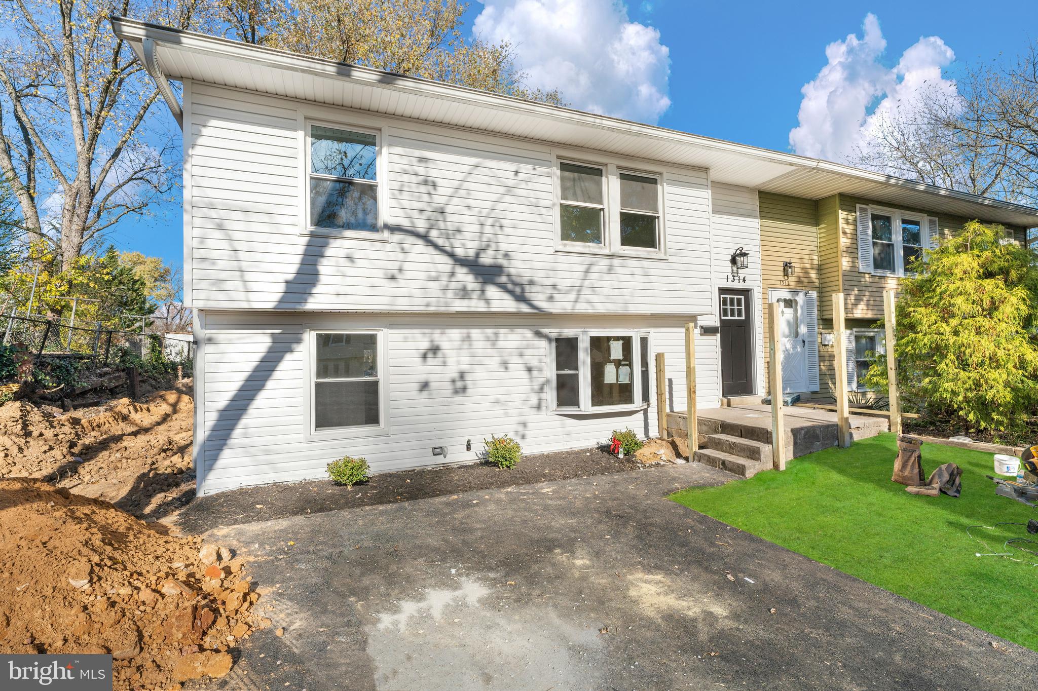 MAPLE RIDGE - Residential