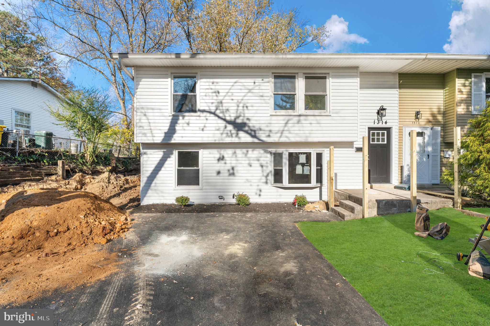 MAPLE RIDGE - Residential