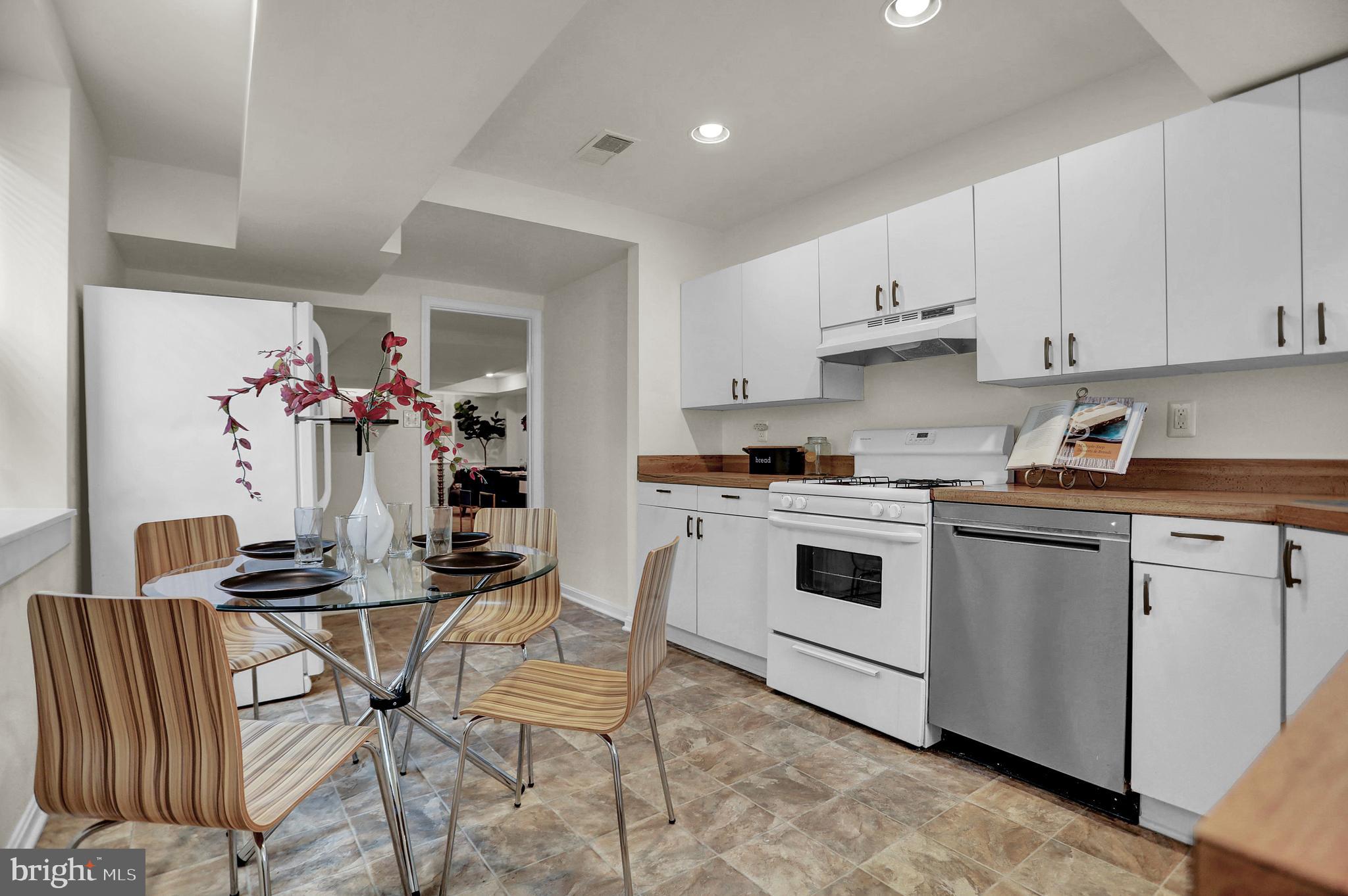 HOPKINS - Residential Lease