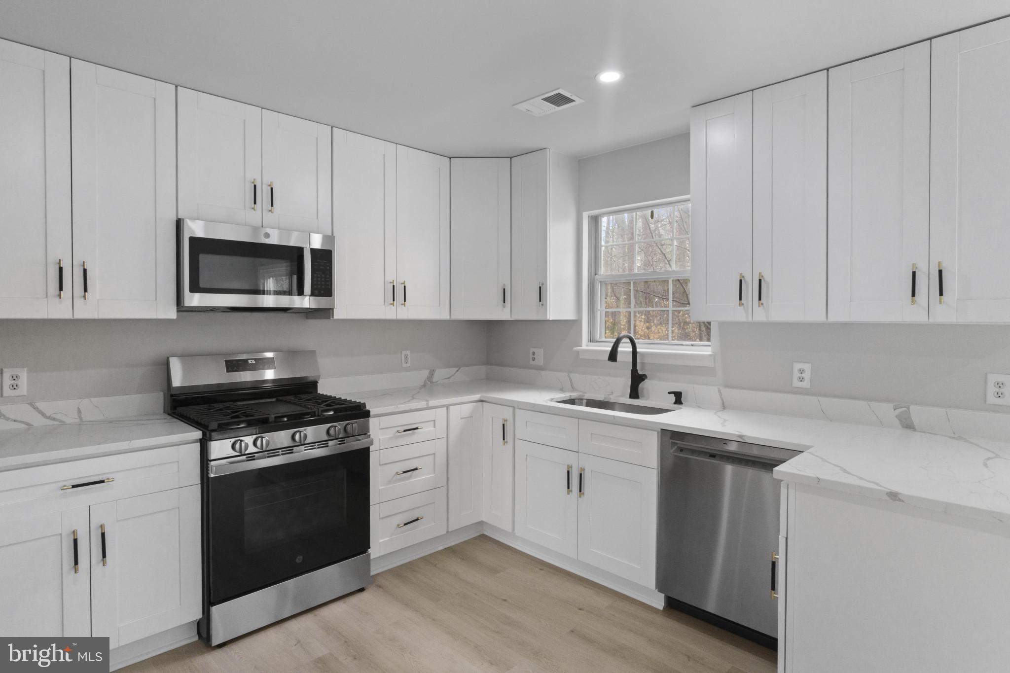 GREEN RIDGE COZZOS - Residential