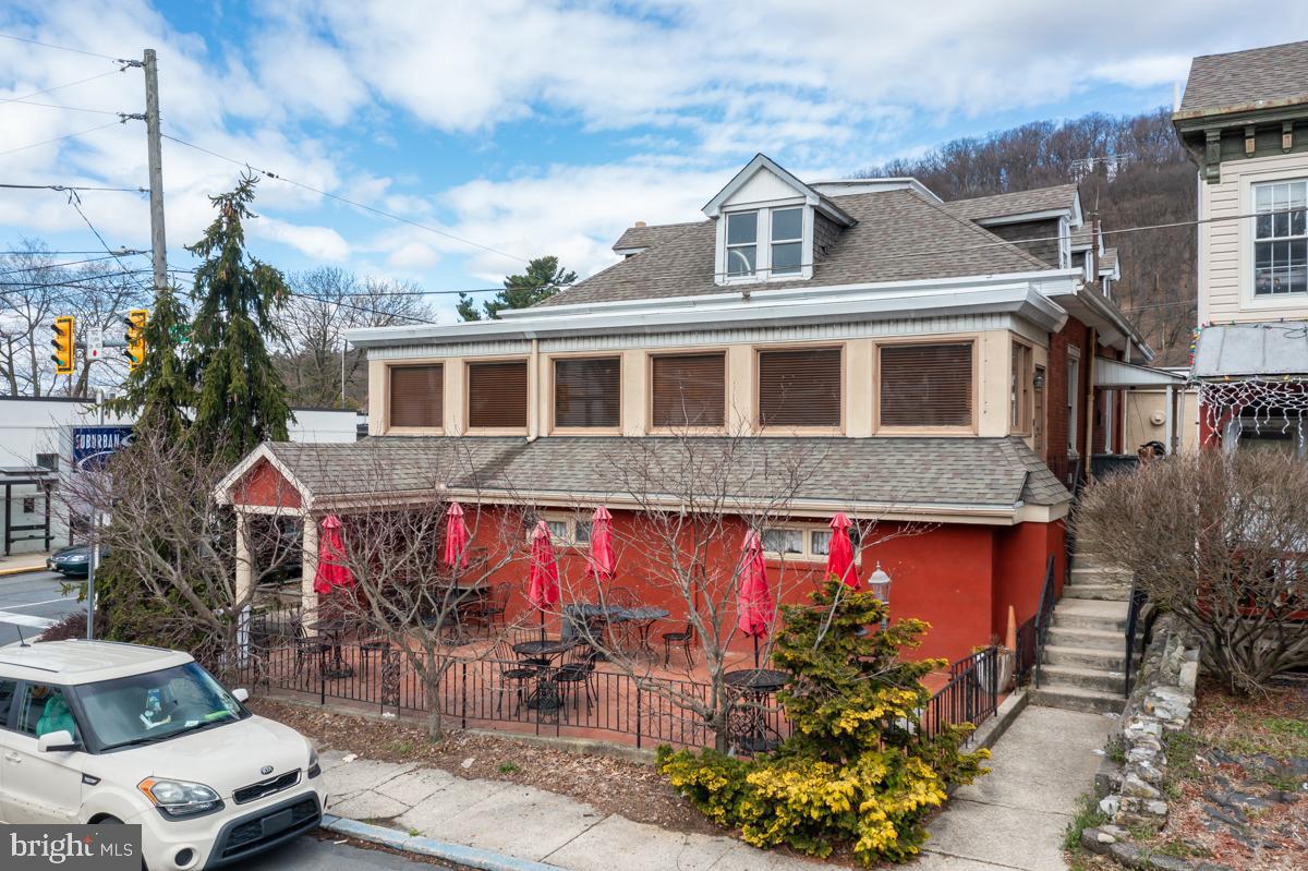 2201 & 2207 PERKIOMEN AVENUE