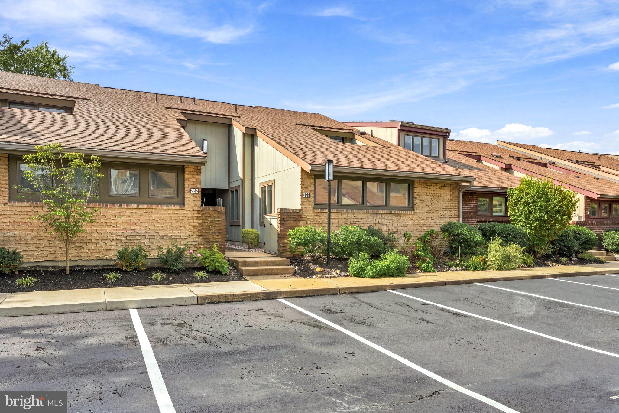 253 UXBRIDGE DRIVE