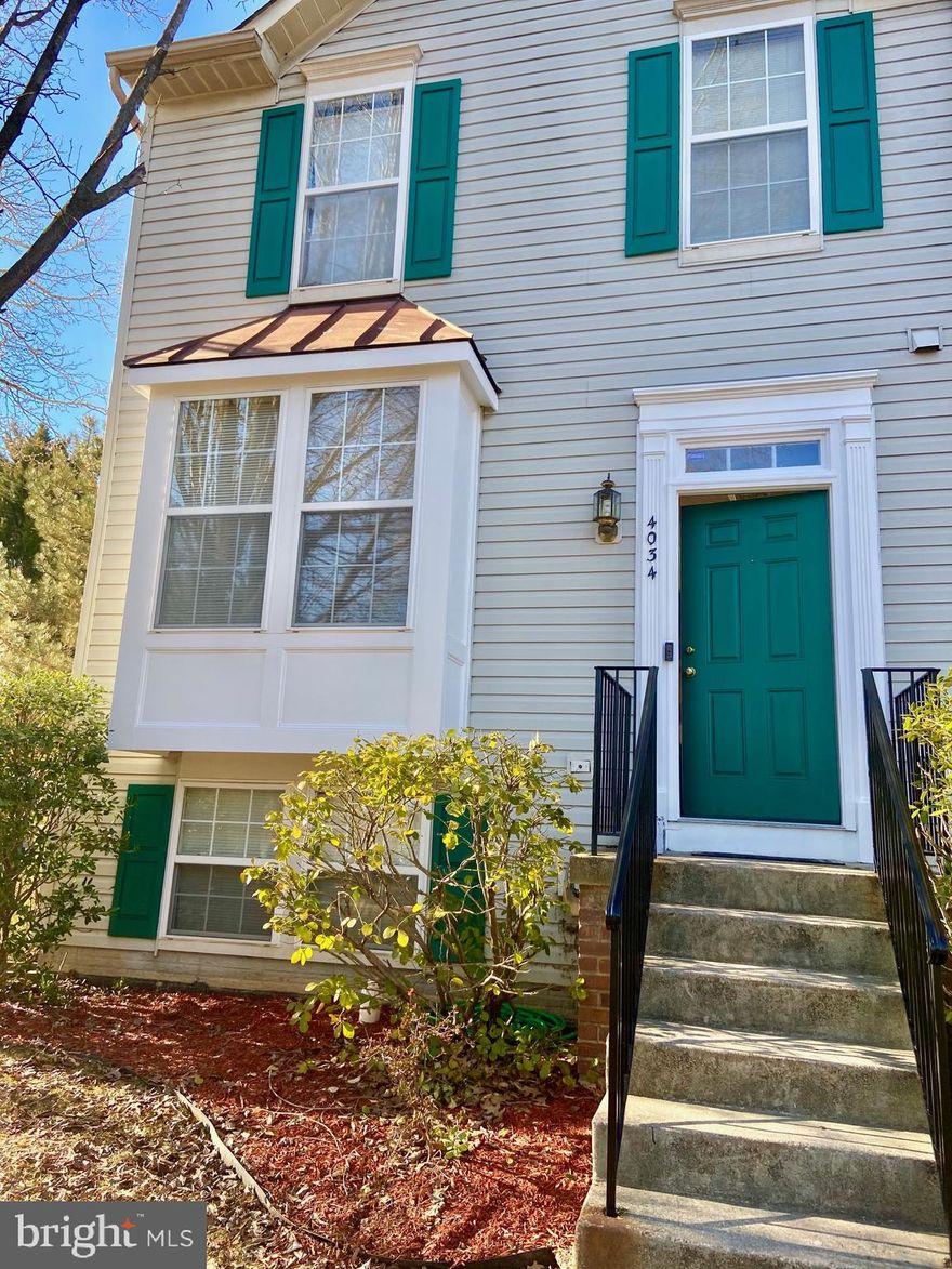 Offer Deadline 5 PM **Saturday March 6 ***Schedule online and wait for Confirmation** Follow CDC Guideline **WEAR MASK**Great first-time buyer or investment property.  3rd bedroom in basement (NTC).. Don't miss this beautiful end-unit townhome,  bump out extensions, open and spacious floor plan, update kitchen, granite counter tops, stainless steel appliances, new  HV/AC system and more. ***carpet and paint needed **Sold AS-IS