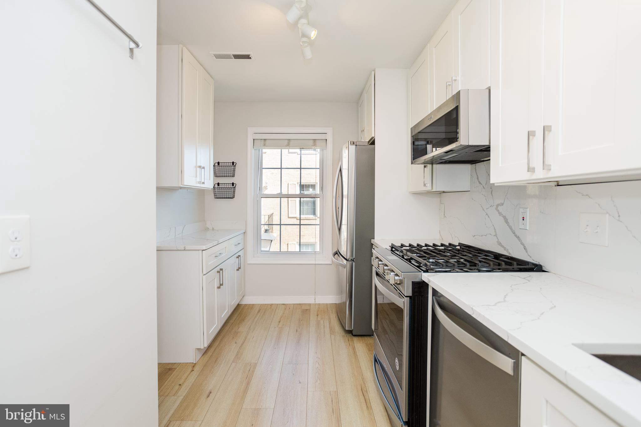 933 S ROLFE STREET 2