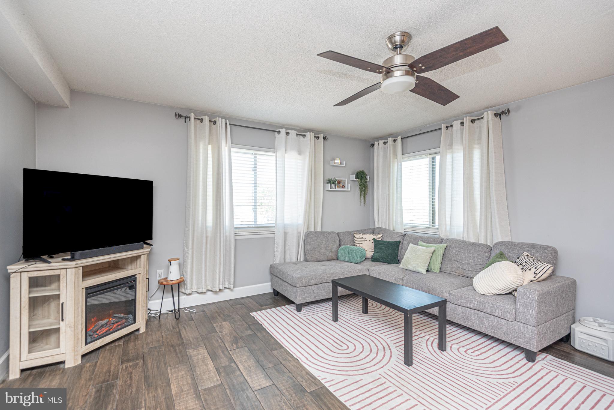 14401-A TUNNEL AVENUE 0361