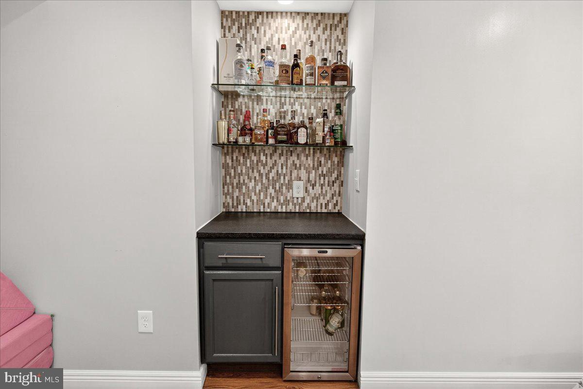 WINDSOR KNOLLS - Residential
