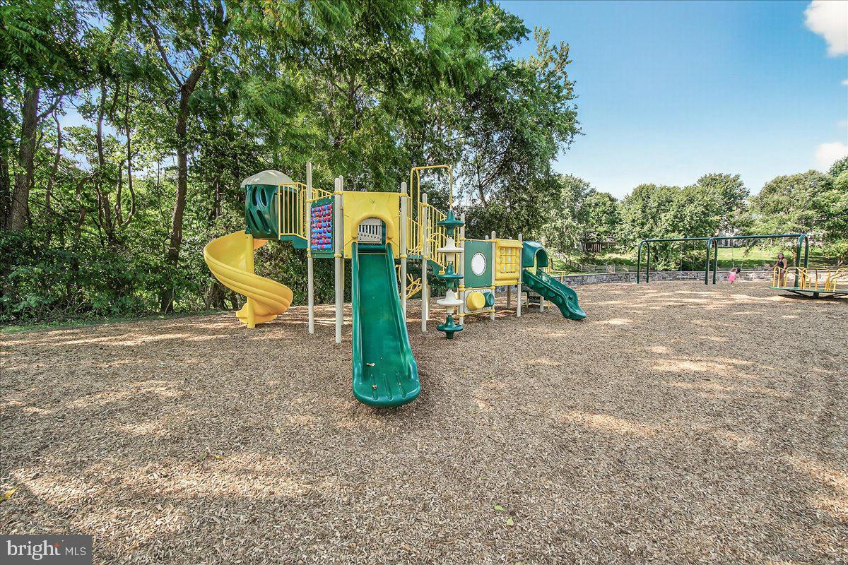 WINDSOR KNOLLS - Residential