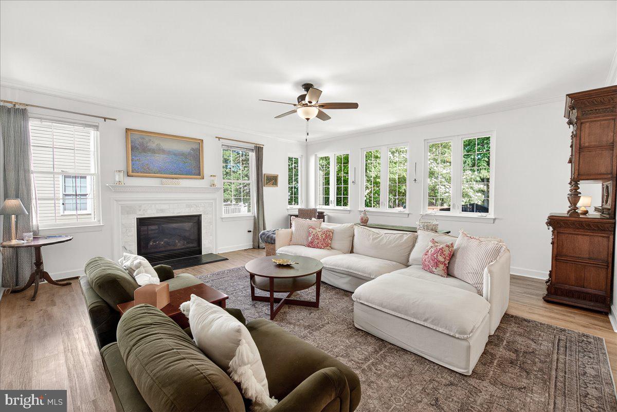 WINDSOR KNOLLS - Residential