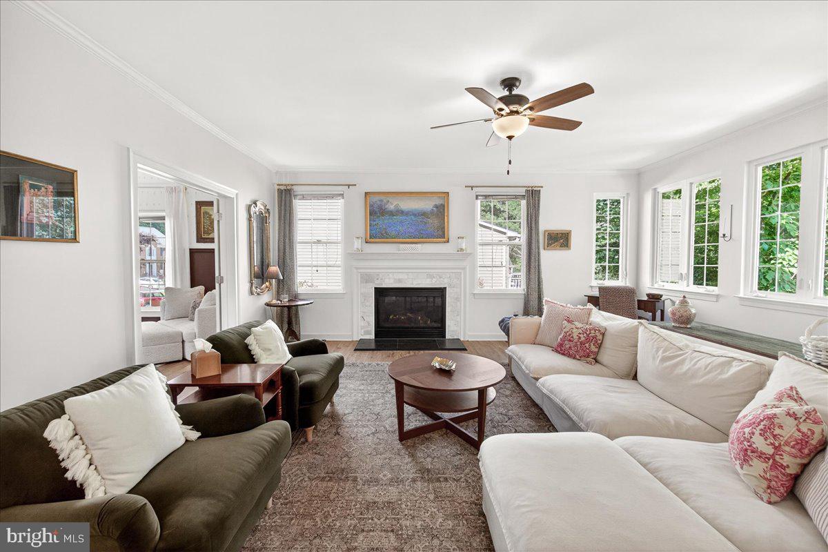WINDSOR KNOLLS - Residential