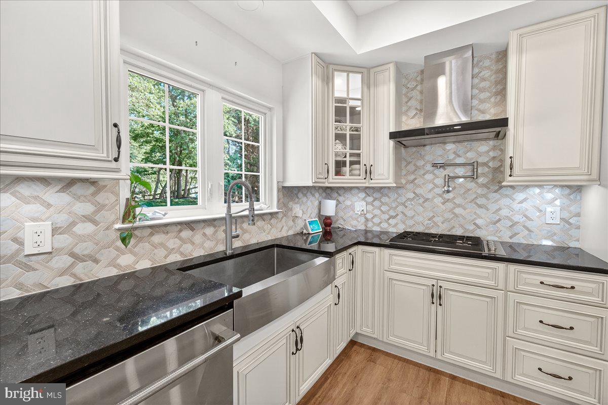 WINDSOR KNOLLS - Residential
