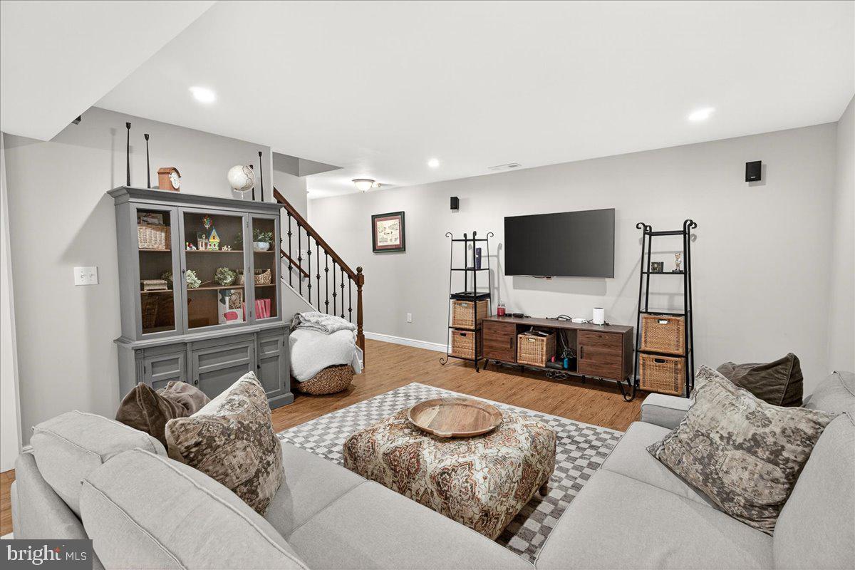 WINDSOR KNOLLS - Residential