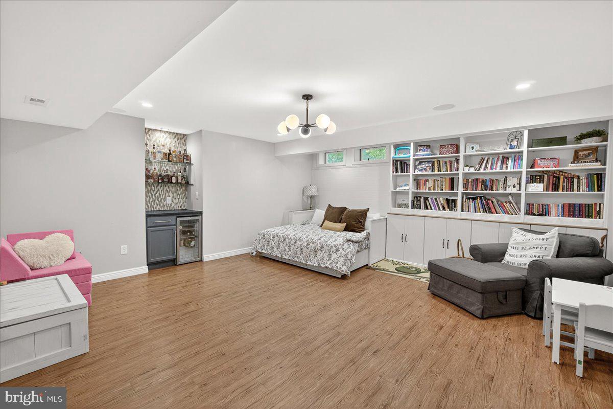 WINDSOR KNOLLS - Residential