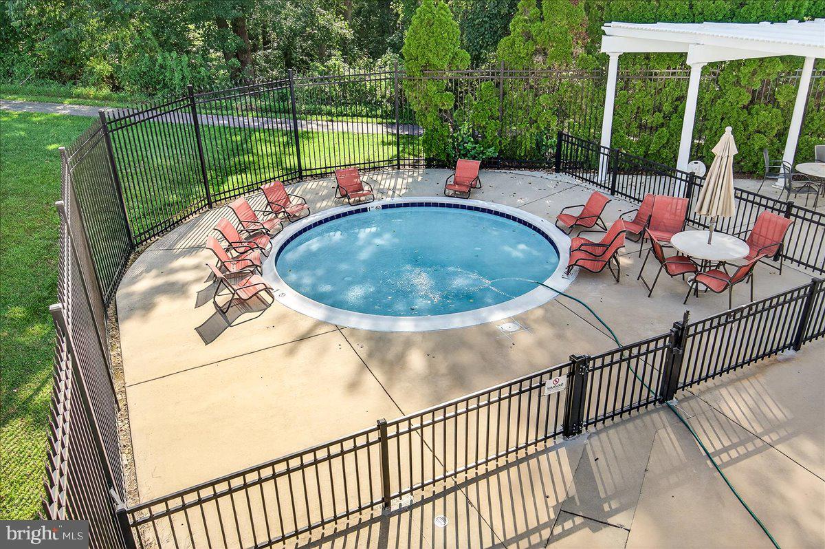 WINDSOR KNOLLS - Residential